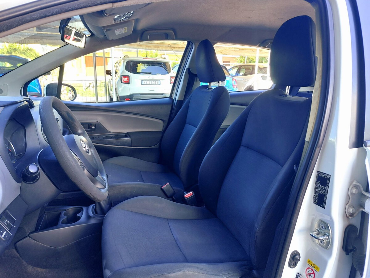 Toyota Yaris 1.D-4D 5 porte Cool (4)