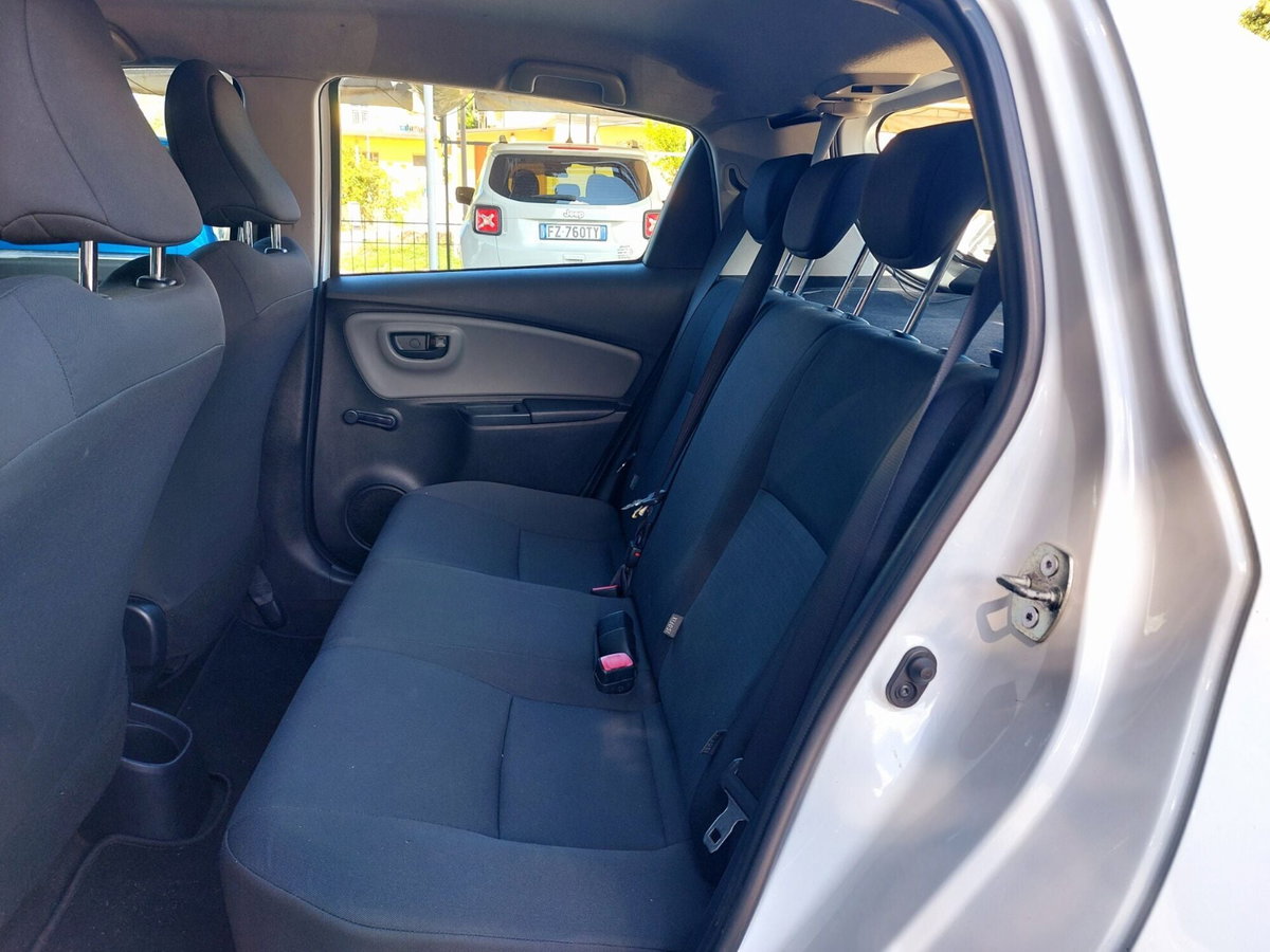 Toyota Yaris 1.D-4D 5 porte Cool (5)