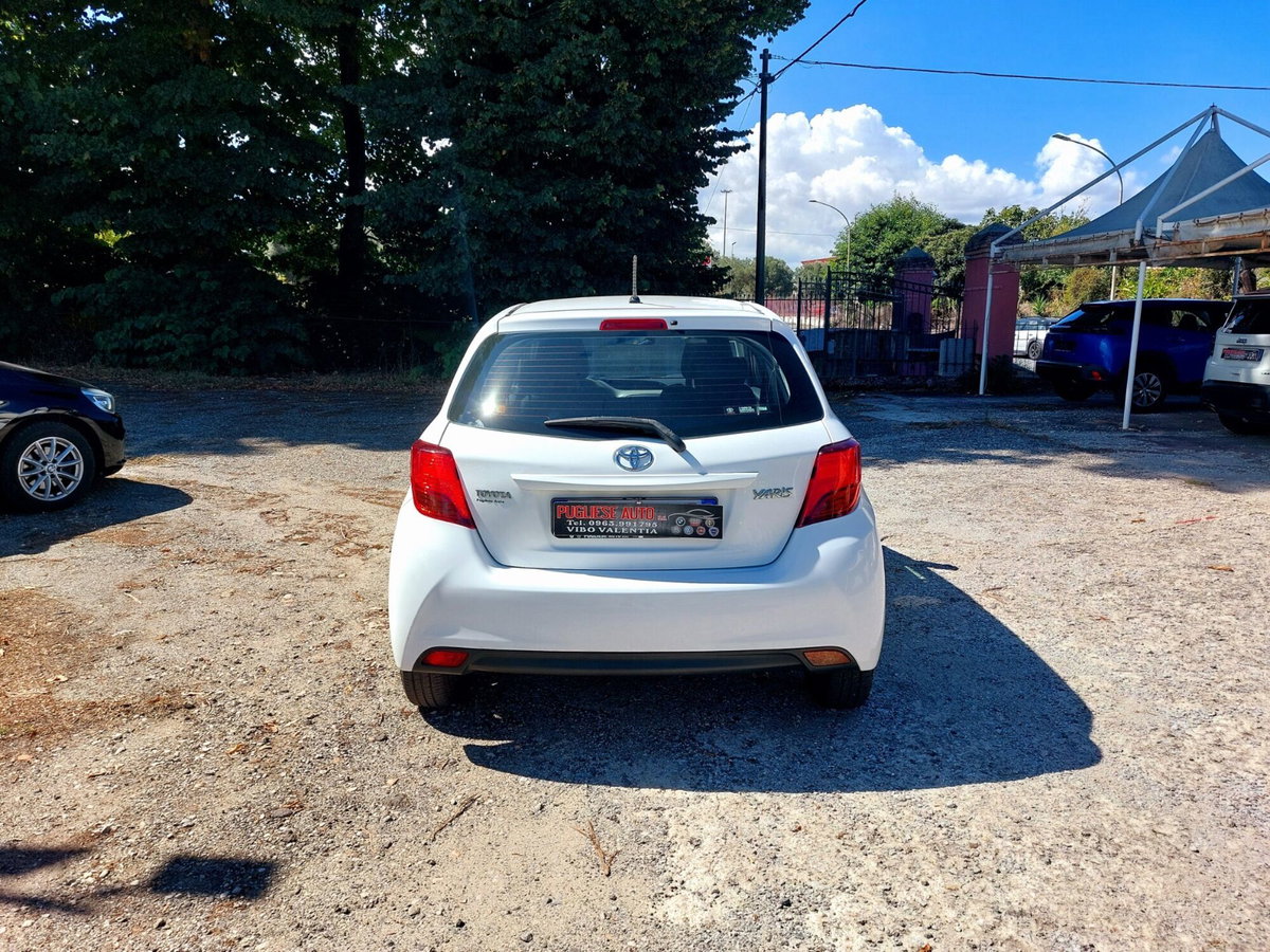 Toyota Yaris 1.D-4D 5 porte Cool (7)