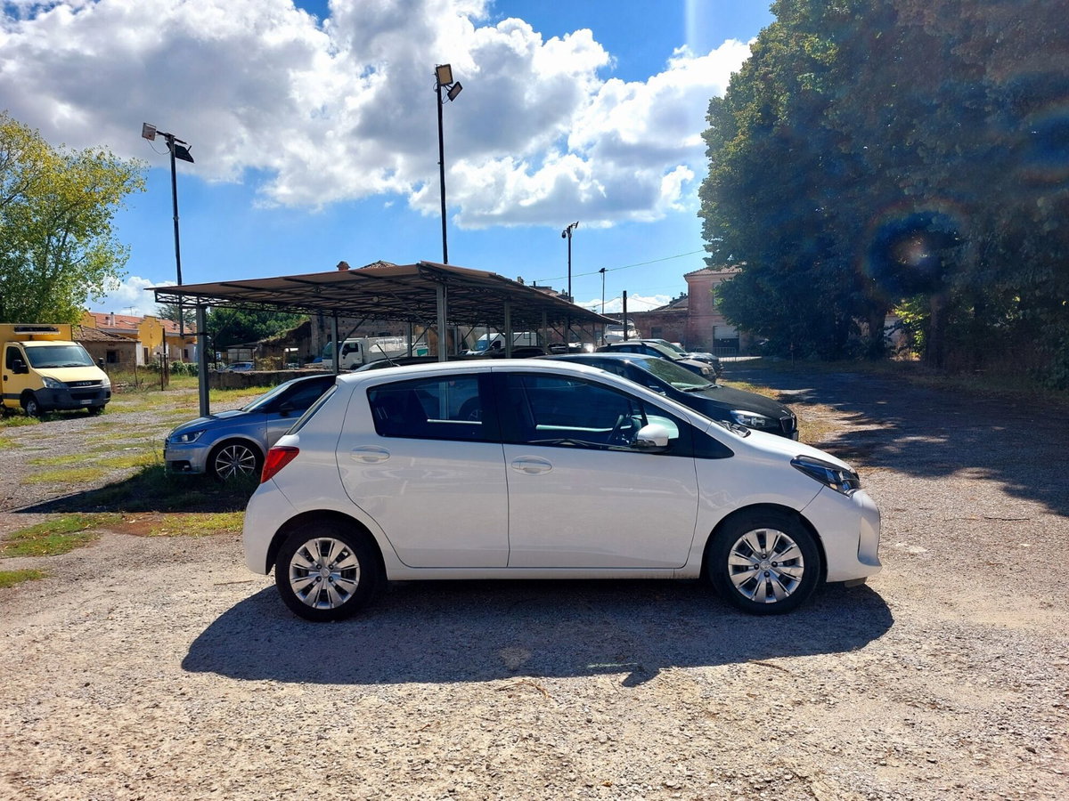 Toyota Yaris 1.D-4D 5 porte Cool (9)