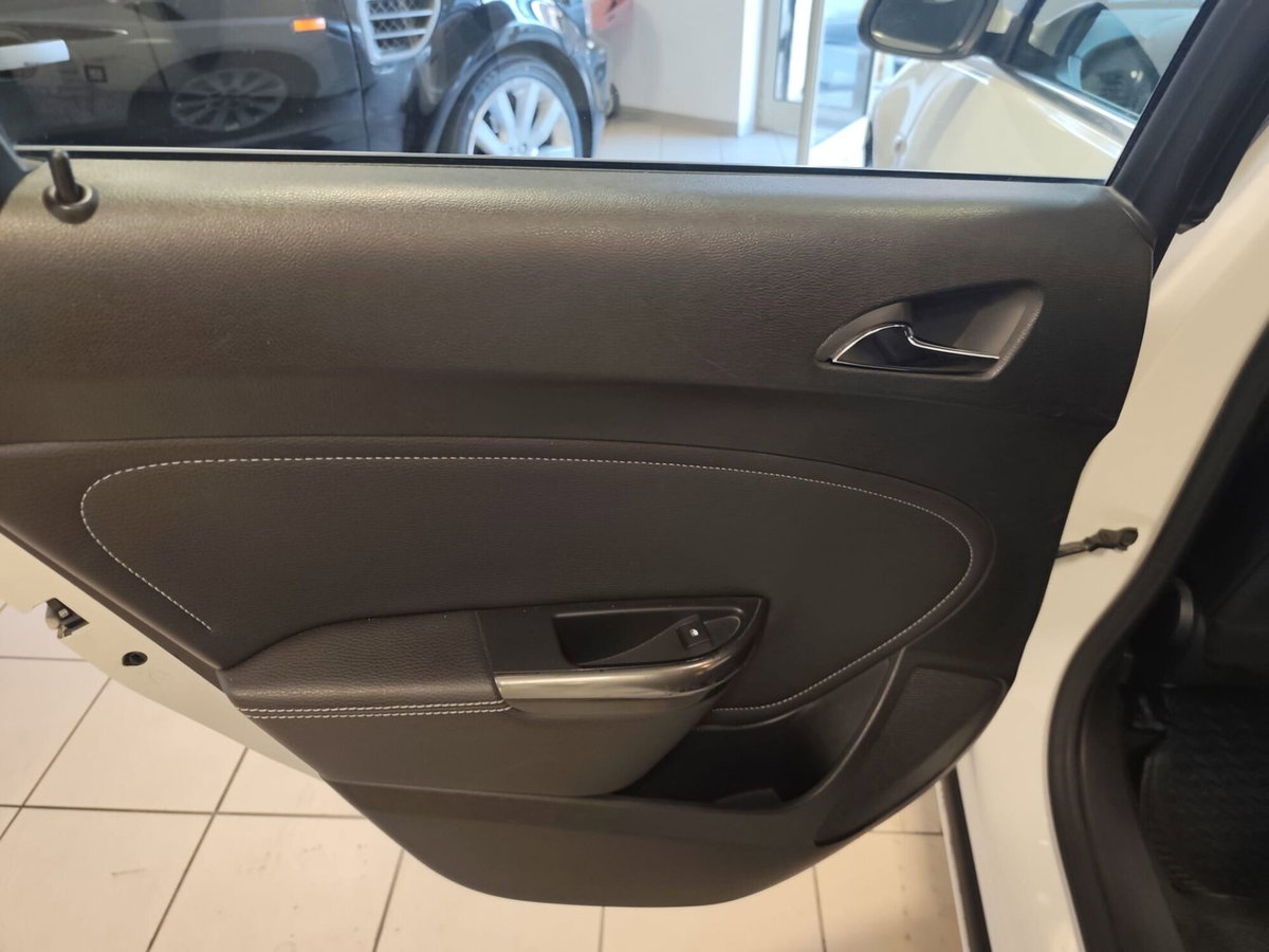 Opel Astra 1.7 CDTI 125CV 5 porte Cosmo (12)