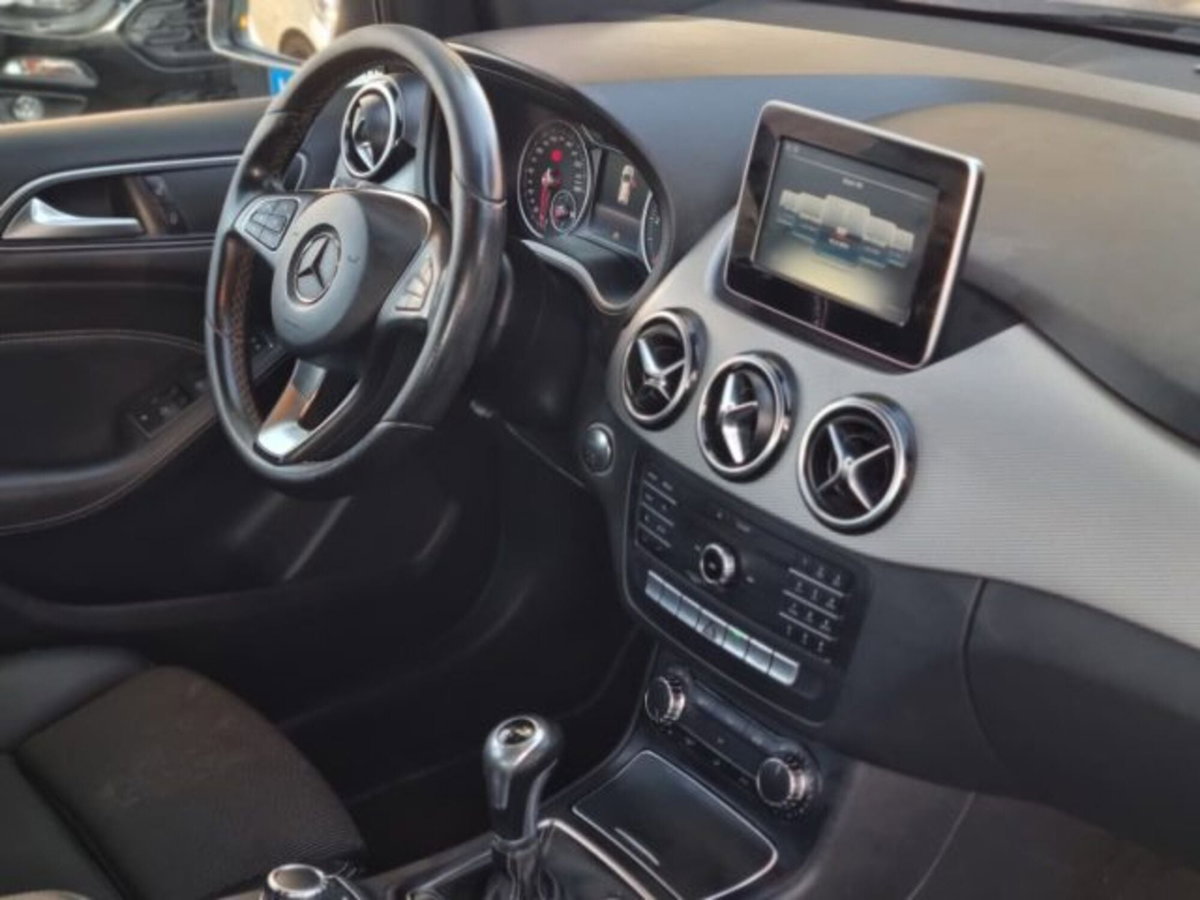 Mercedes-Benz Classe B 180 d Sport (14)