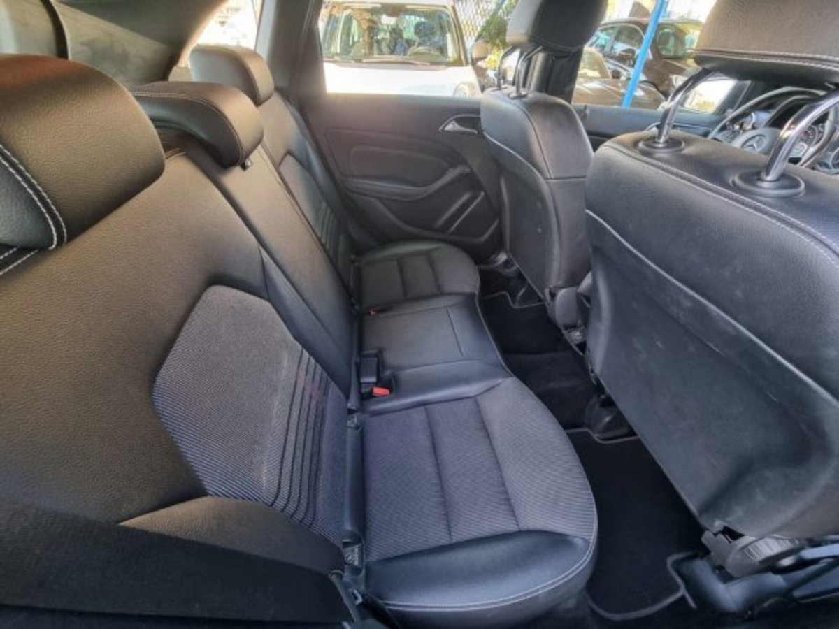 Mercedes-Benz Classe B 180 d Sport (16)