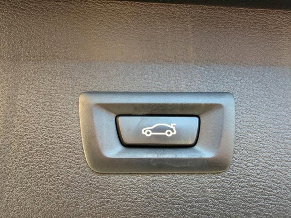 BMW X1 sDrive18d Business Advantage (8)