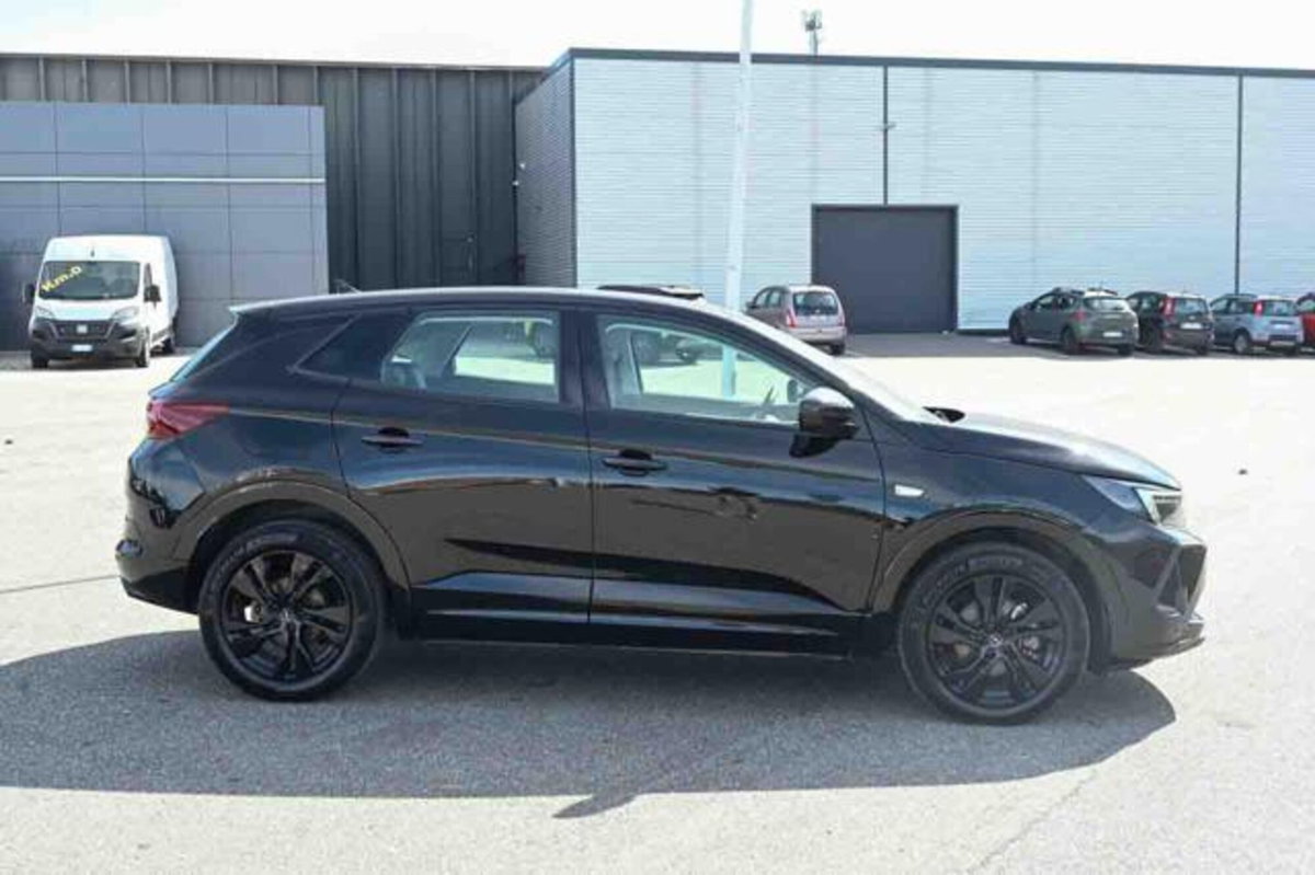 Opel Grandland 1.2 Turbo 12V 130 CV aut. GS Line (18)