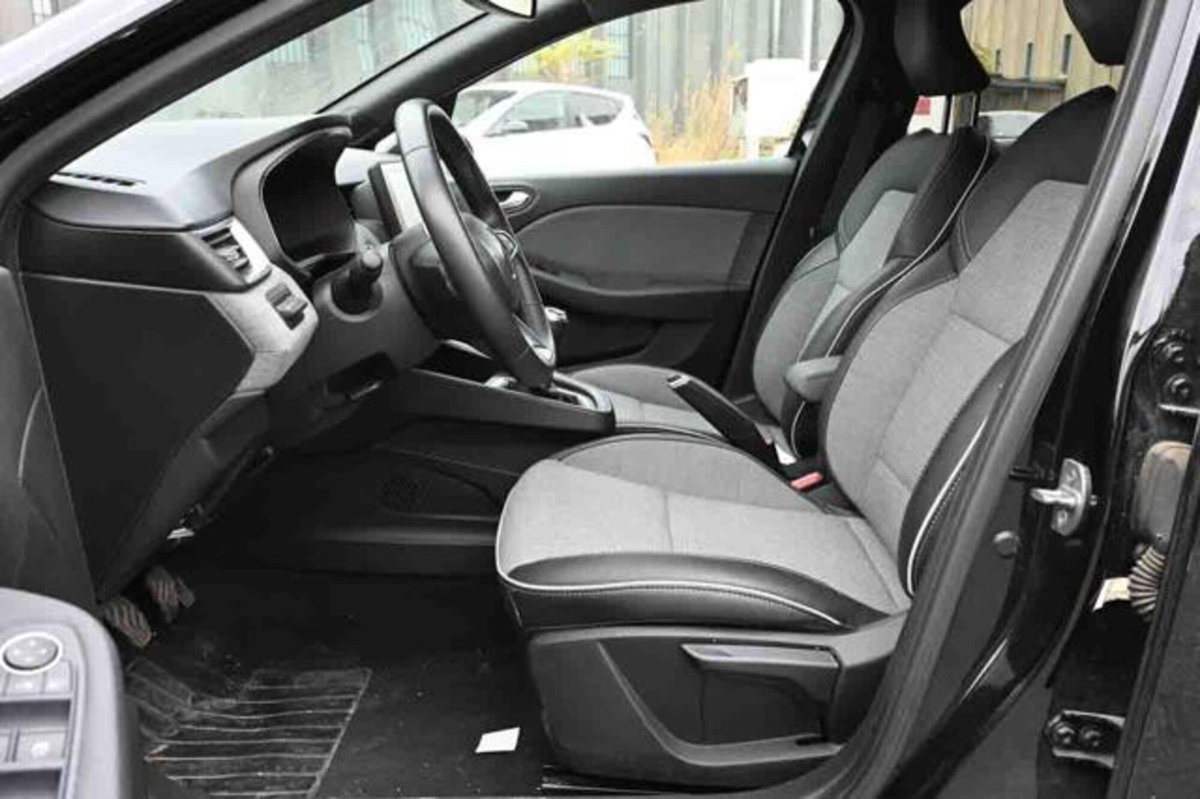 Renault Clio TCe 90 CV 5 porte Techno (8)