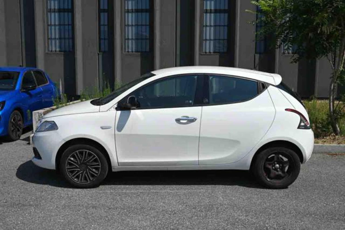 Lancia Ypsilon 1.0 FireFly 5 porte S&S Hybrid Gold Plus (17)
