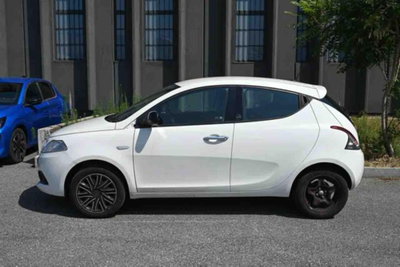 Lancia Ypsilon 1.0 FireFly 5 porte S&S Hybrid Gold Plus (17)