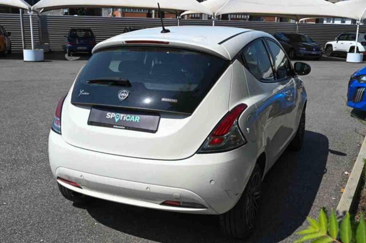 Lancia Ypsilon 1.0 FireFly 5 porte S&S Hybrid Gold Plus (3)