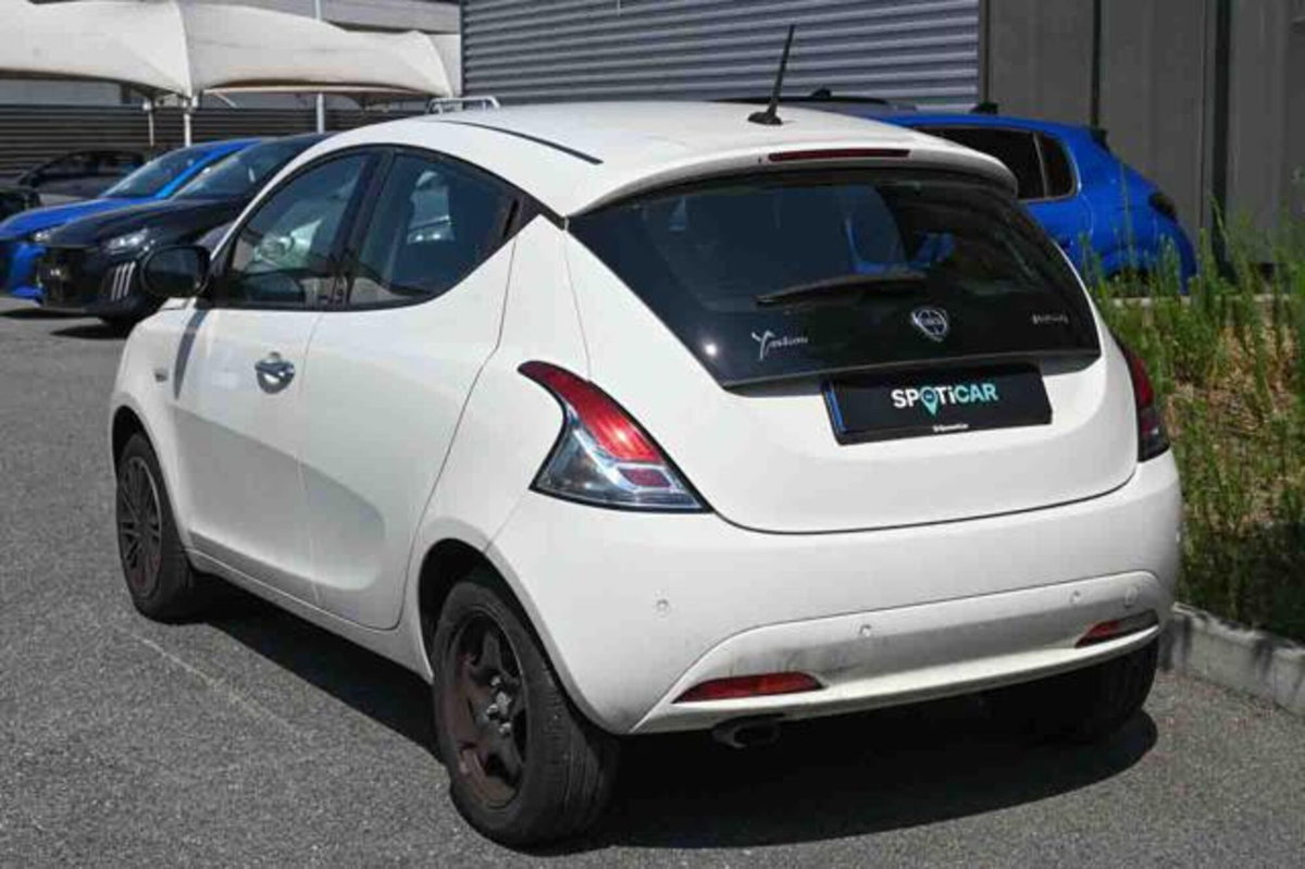 Lancia Ypsilon 1.0 FireFly 5 porte S&S Hybrid Gold Plus (4)