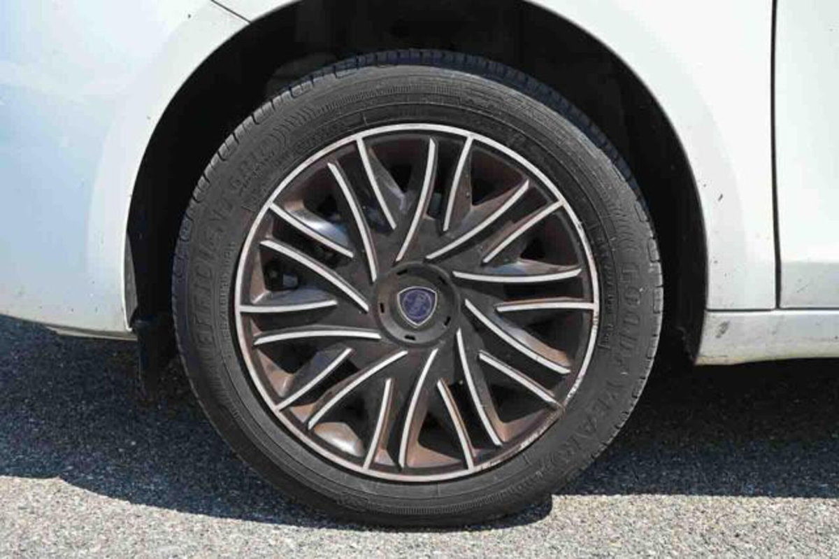 Lancia Ypsilon 1.0 FireFly 5 porte S&S Hybrid Gold Plus (5)