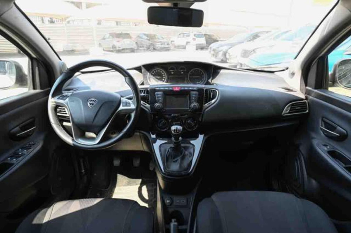 Lancia Ypsilon 1.0 FireFly 5 porte S&S Hybrid Gold Plus (6)
