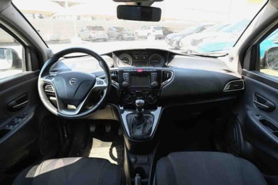 Lancia Ypsilon 1.0 FireFly 5 porte S&S Hybrid Gold Plus (6)