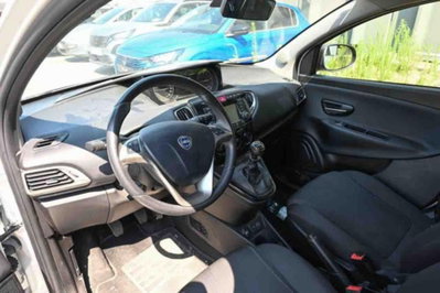 Lancia Ypsilon 1.0 FireFly 5 porte S&S Hybrid Gold Plus (7)