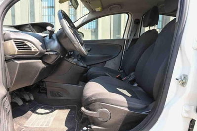 Lancia Ypsilon 1.0 FireFly 5 porte S&S Hybrid Gold Plus (8)