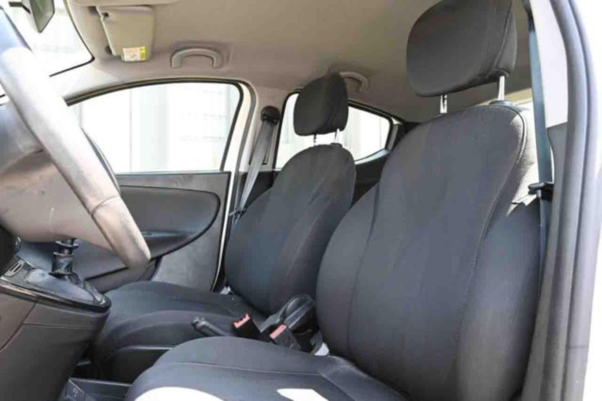 Lancia Ypsilon 1.0 FireFly 5 porte S&S Hybrid Gold Plus (9)