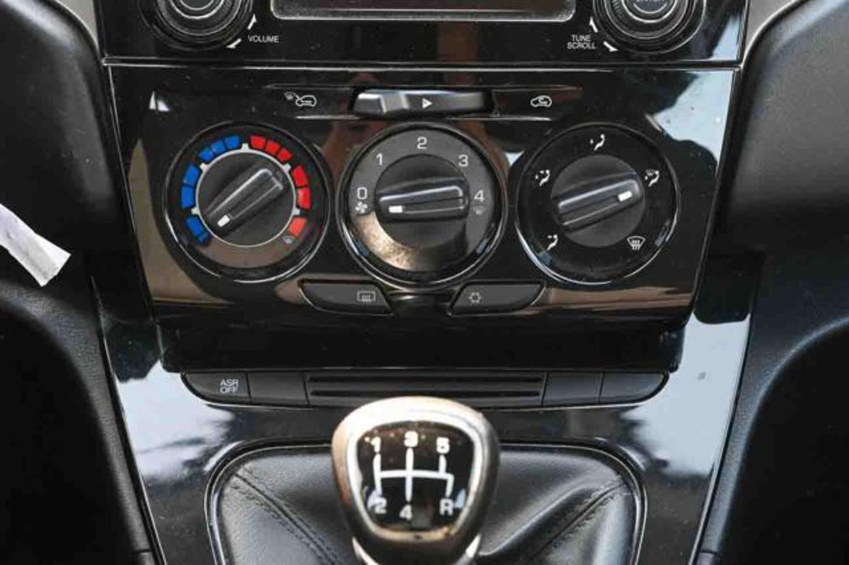 Lancia Ypsilon 1.2 69 CV 5 porte Gold (15)