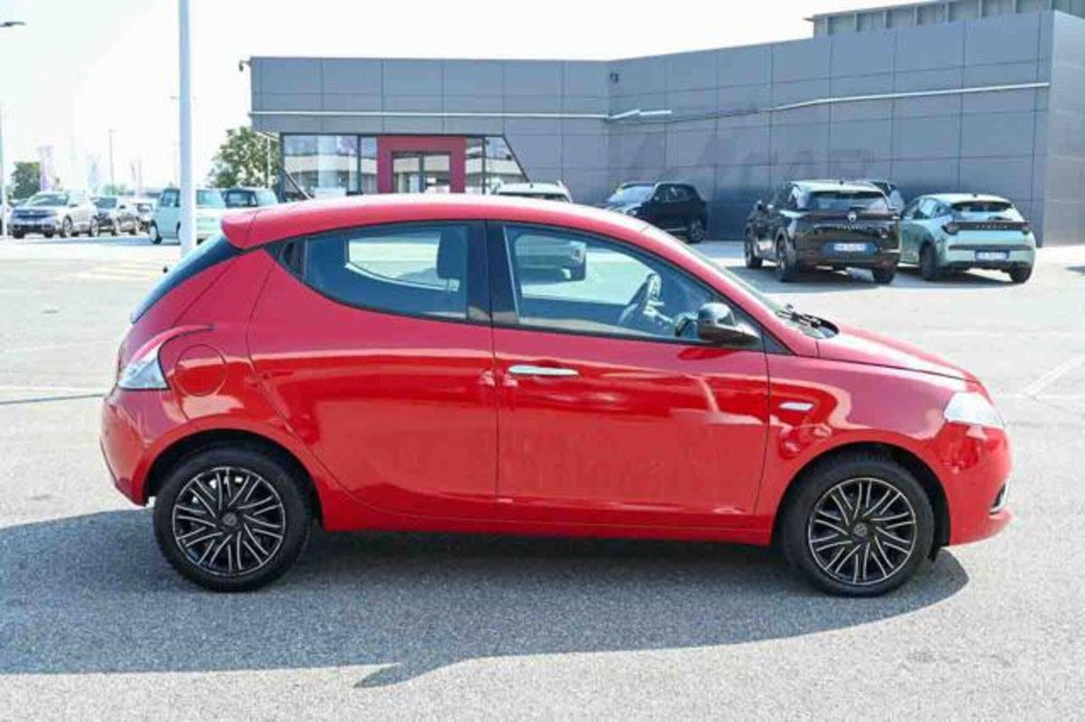 Lancia Ypsilon 1.2 69 CV 5 porte Gold (19)