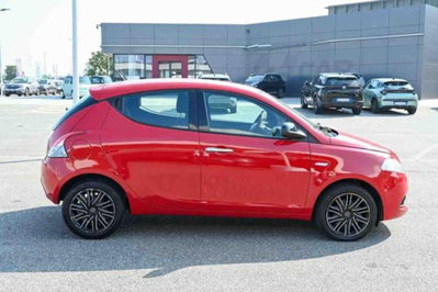 Lancia Ypsilon 1.2 69 CV 5 porte Gold (19)
