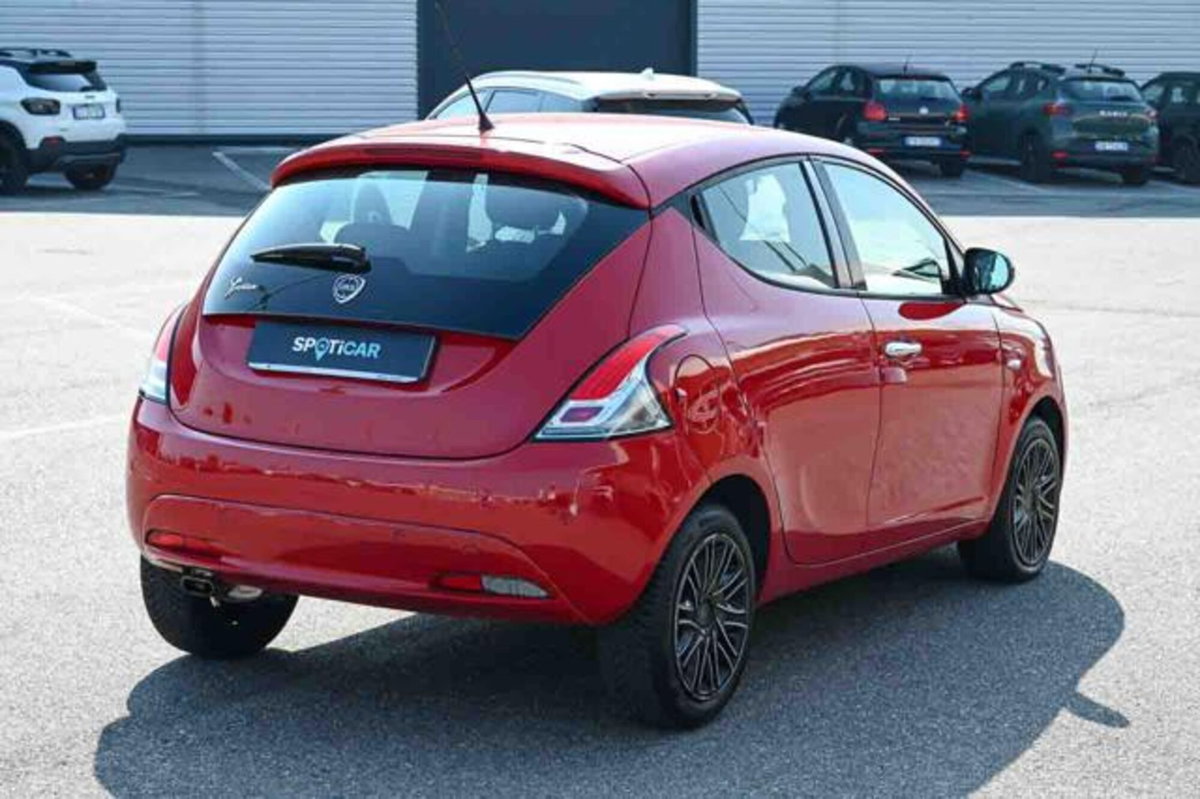 Lancia Ypsilon 1.2 69 CV 5 porte Gold (3)