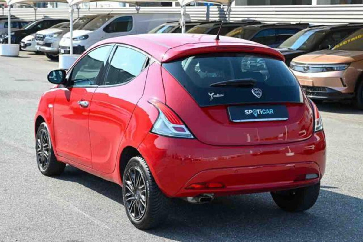 Lancia Ypsilon 1.2 69 CV 5 porte Gold (4)