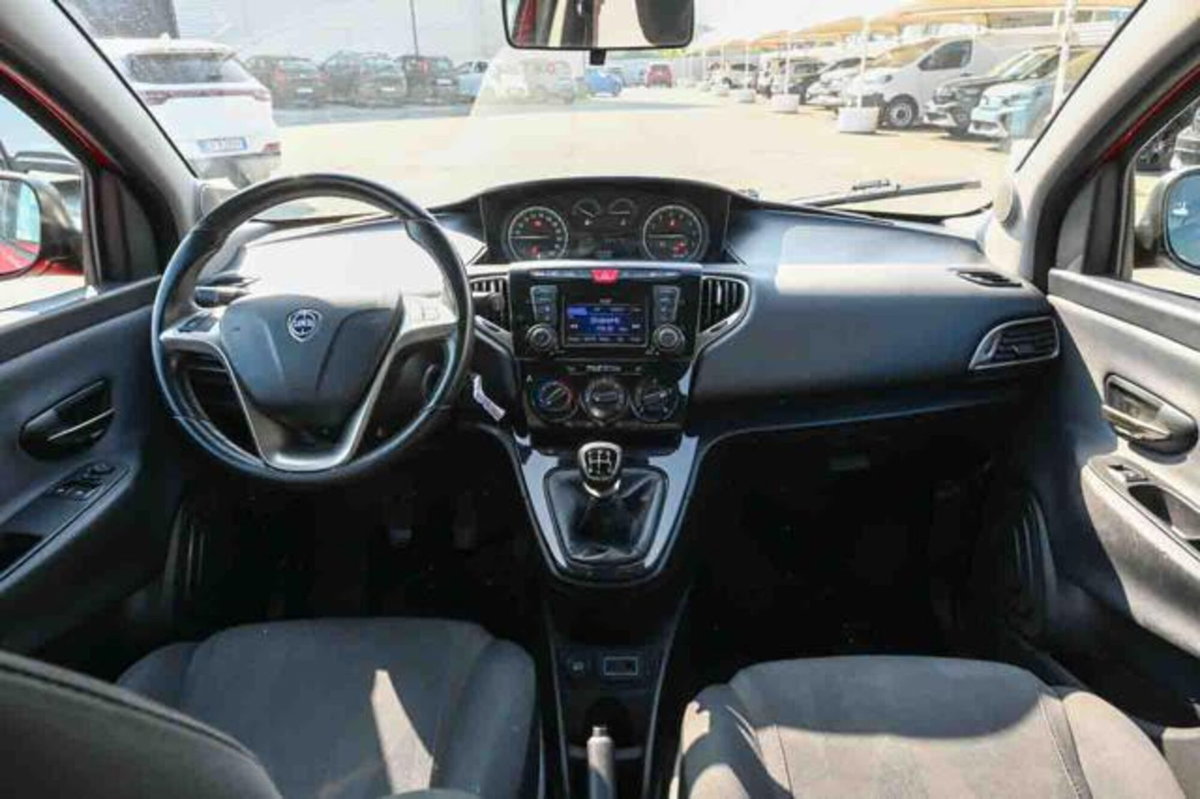 Lancia Ypsilon 1.2 69 CV 5 porte Gold (7)
