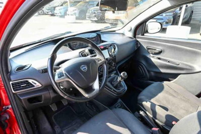 Lancia Ypsilon 1.2 69 CV 5 porte Gold (8)