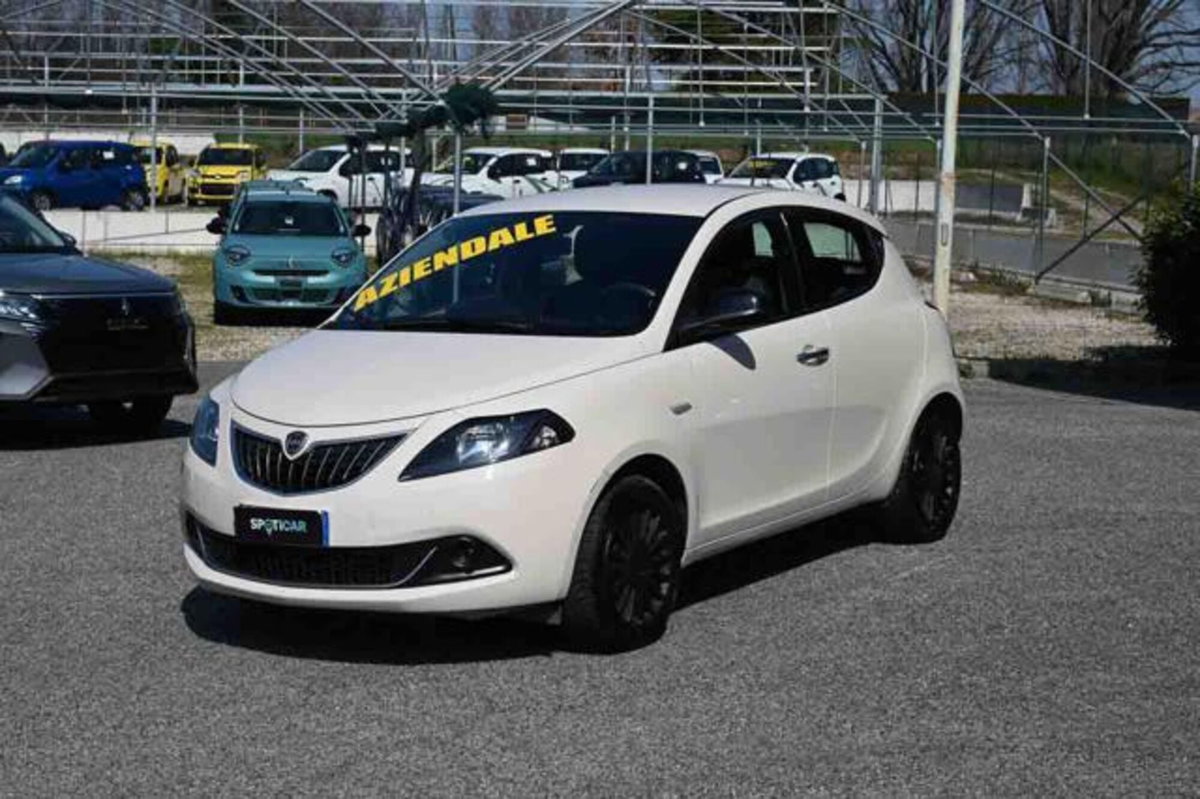 Lancia Ypsilon 1.0 FireFly 5 porte S&S Hybrid Ecochic Gold