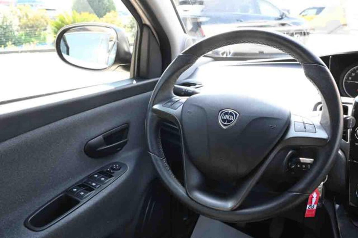 Lancia Ypsilon 1.0 FireFly 5 porte S&S Hybrid Ecochic Gold (16)