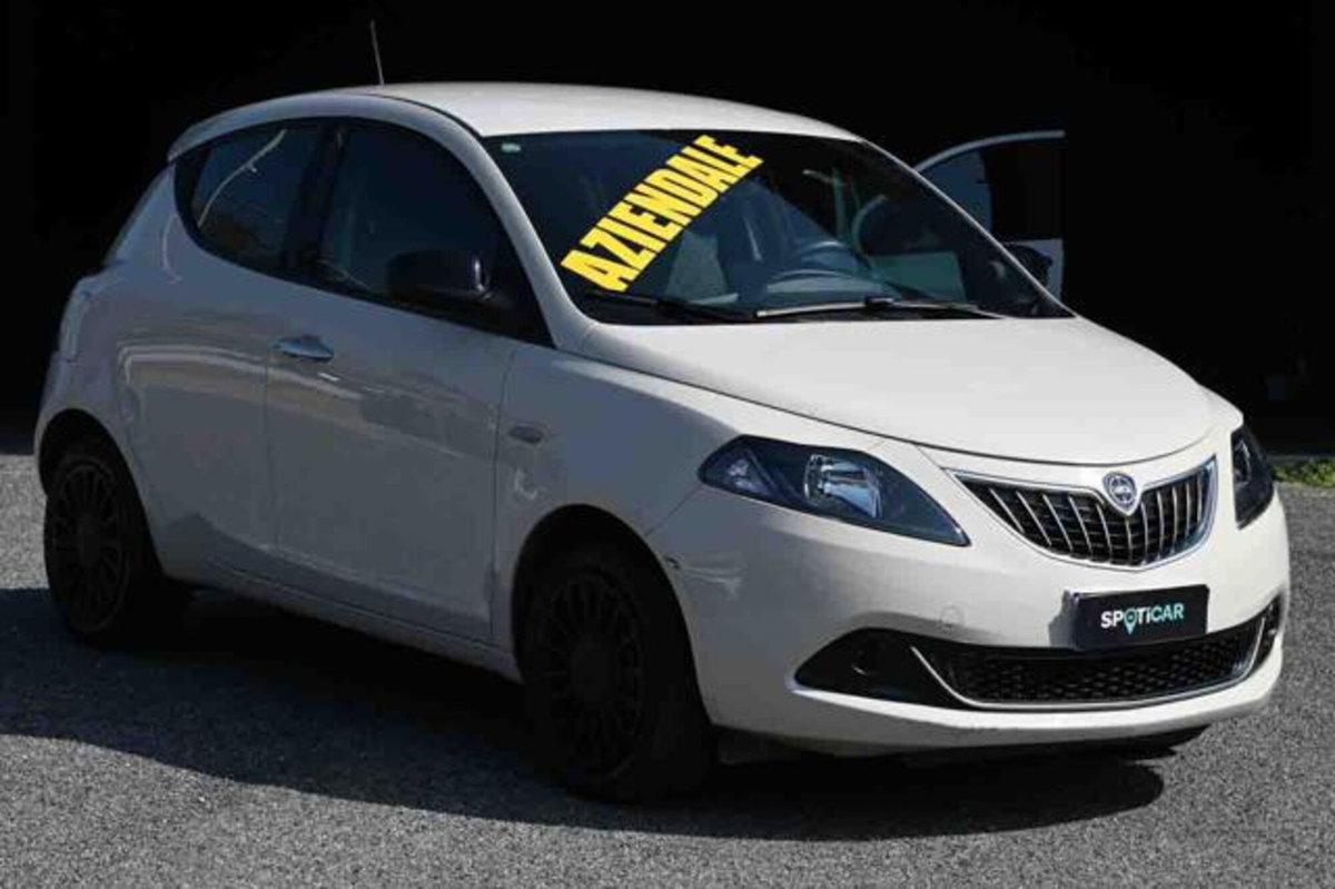 Lancia Ypsilon 1.0 FireFly 5 porte S&S Hybrid Ecochic Gold (2)