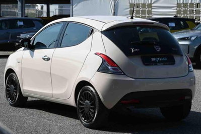 Lancia Ypsilon 1.0 FireFly 5 porte S&S Hybrid Ecochic Gold (4)