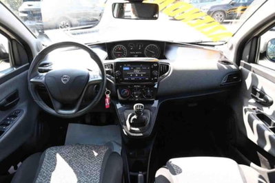 Lancia Ypsilon 1.0 FireFly 5 porte S&S Hybrid Ecochic Gold (7)