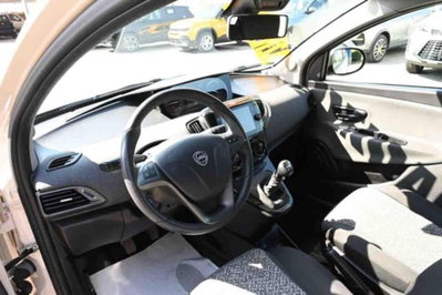 Lancia Ypsilon 1.0 FireFly 5 porte S&S Hybrid Ecochic Gold (8)
