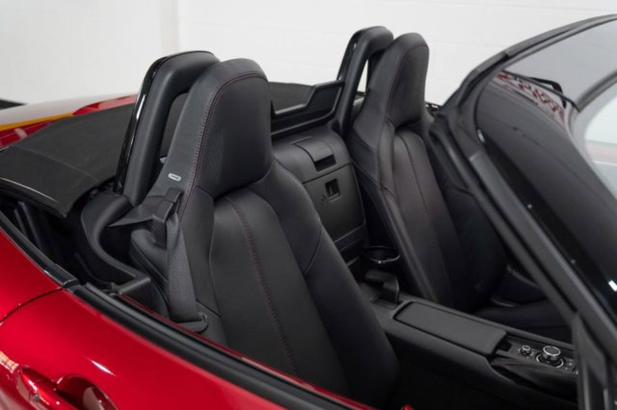 Mazda MX-5 1.5 Kazari 132cv (12)