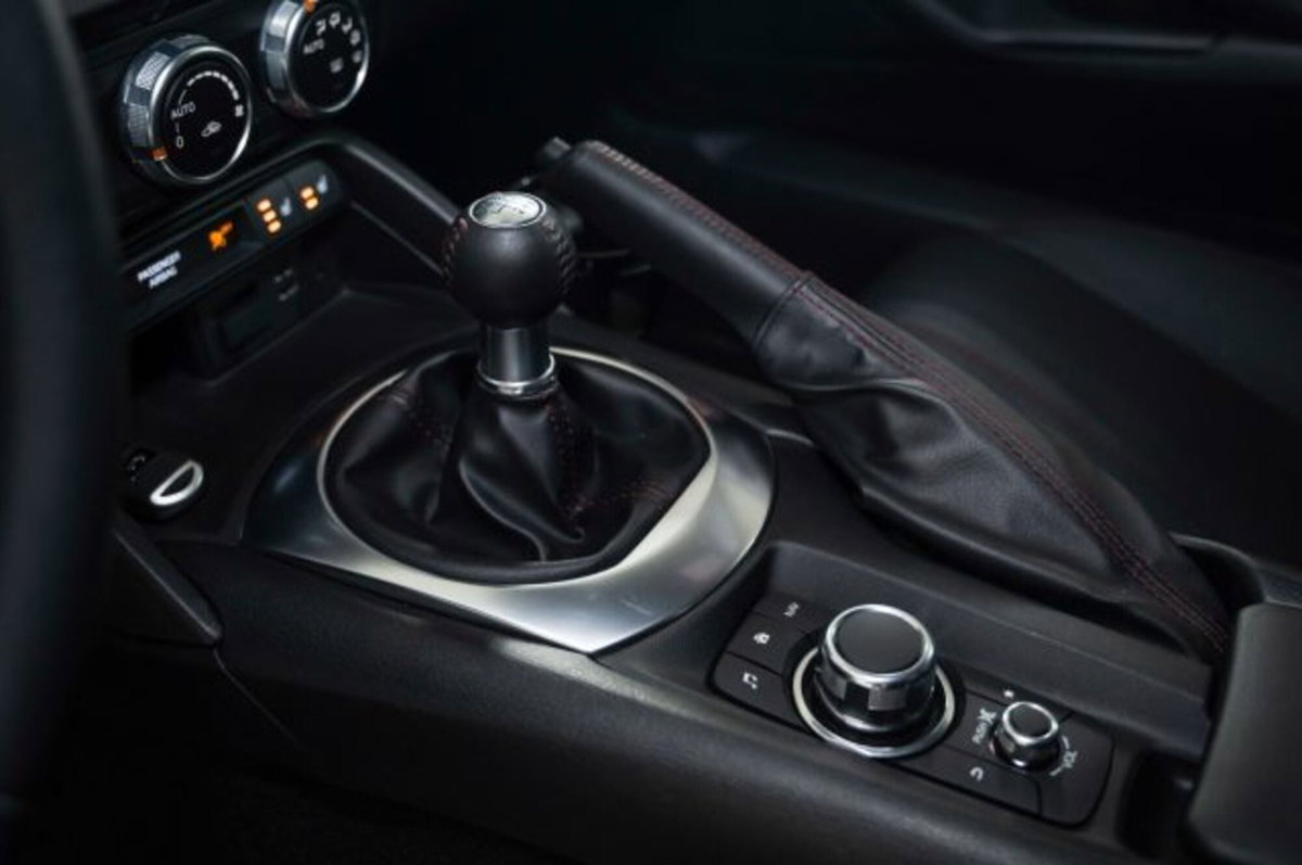 Mazda MX-5 1.5 Kazari 132cv (14)