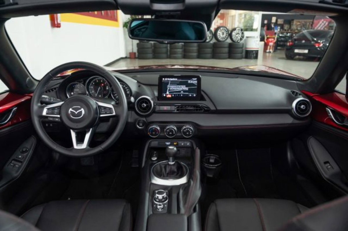 Mazda MX-5 1.5 Kazari 132cv (2)