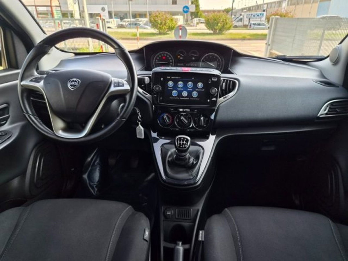 Lancia Ypsilon 1.0 FireFly 5 porte S&S Hybrid Gold Plus (3)