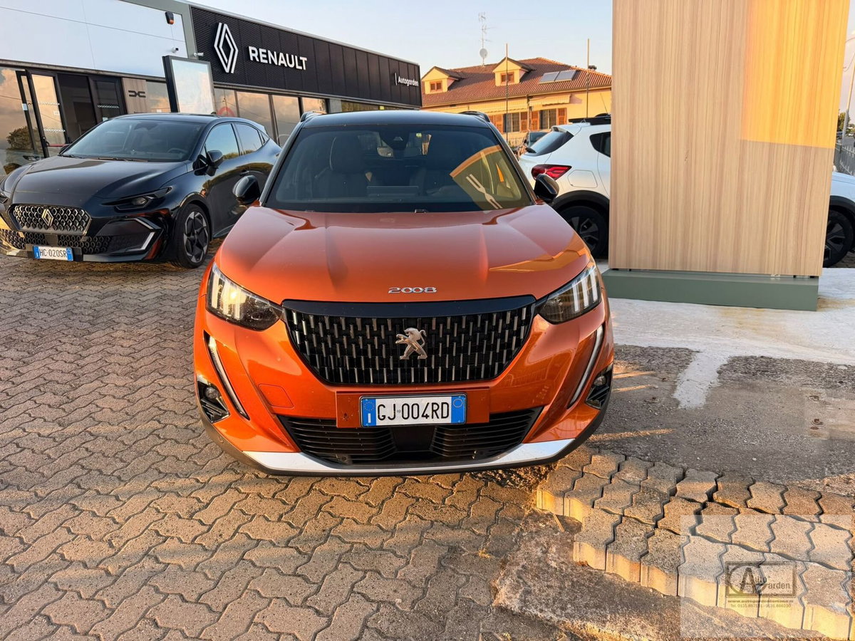 Peugeot 2008 BlueHDi 130 S&S EAT8 GT Pack (2)