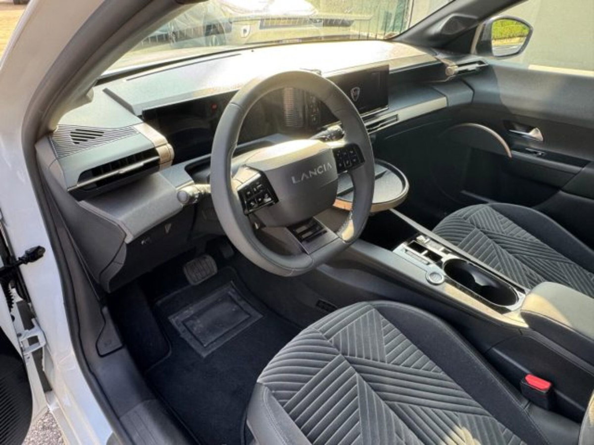 Lancia Ypsilon 1.2 LX 100cv (12)