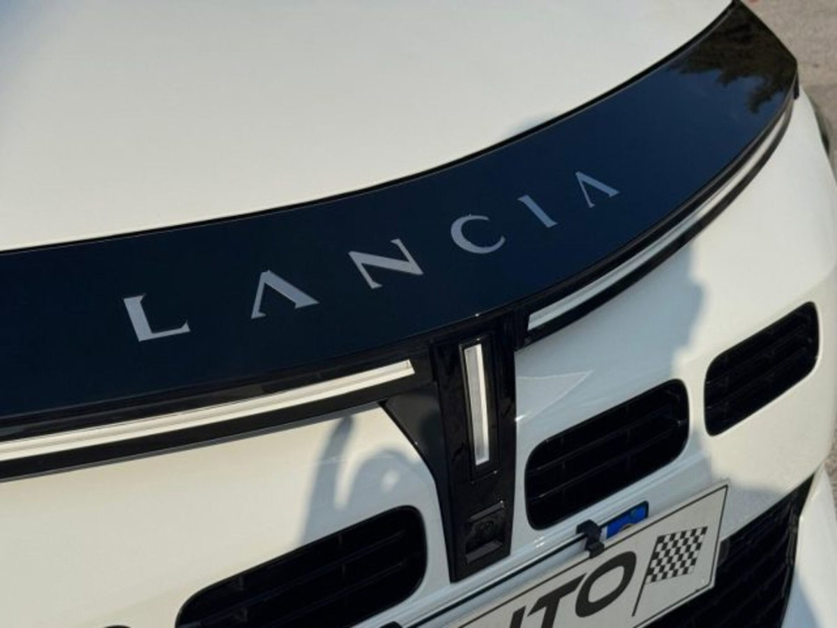 Lancia Ypsilon 1.2 LX 100cv (7)