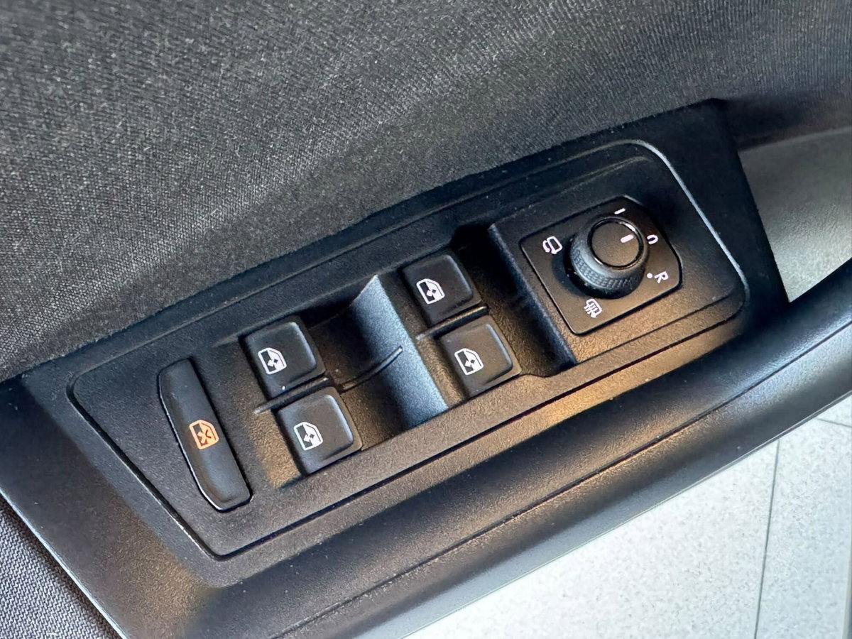 Volkswagen T-Roc 1.5 tsi Life dsg (13)