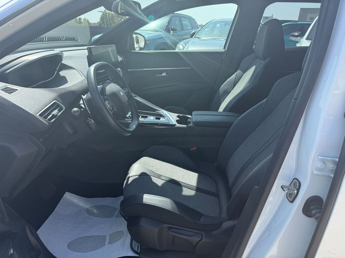 Peugeot 3008 Hybrid4 300 e-EAT8 Allure Pack (10)