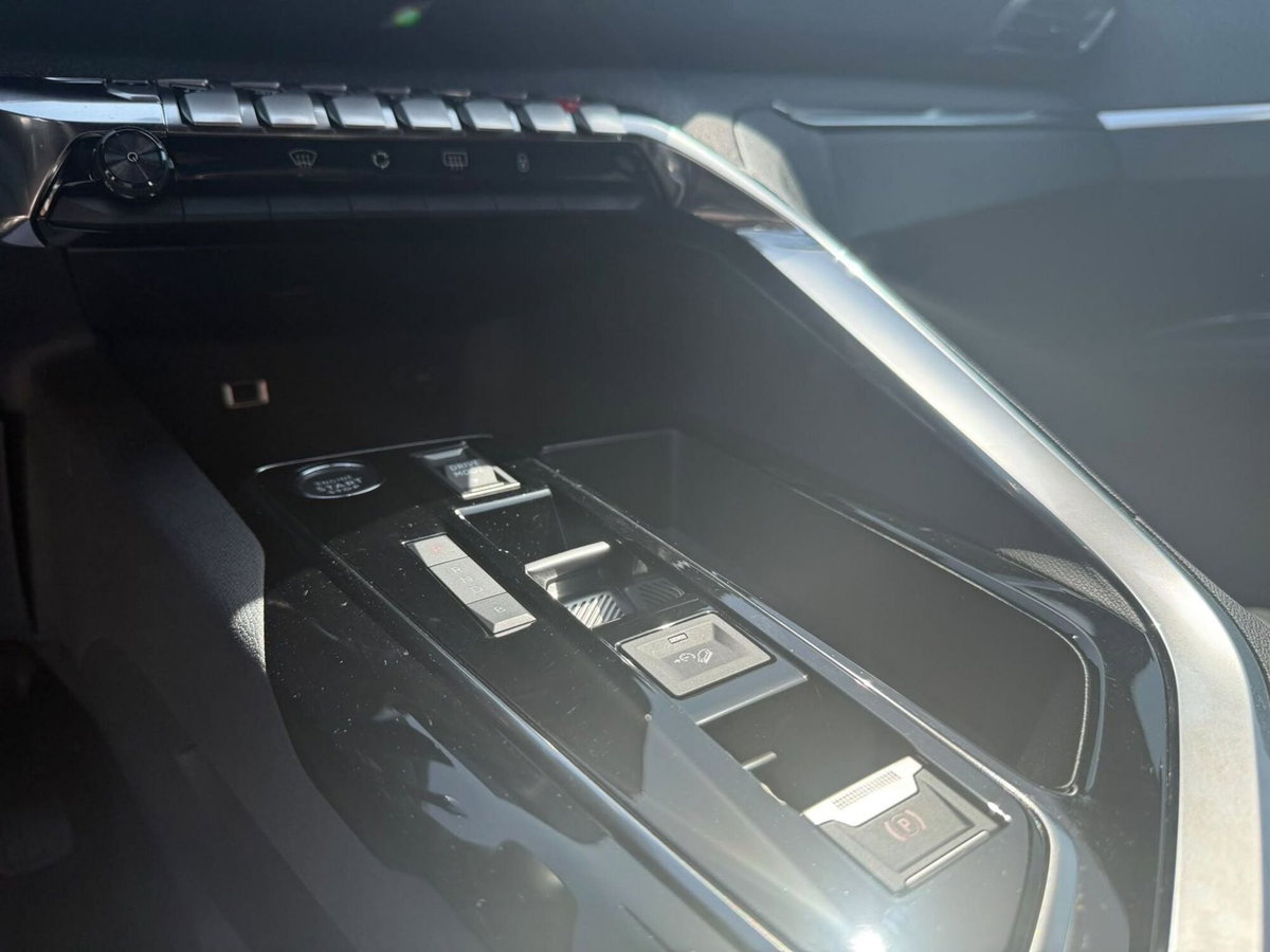 Peugeot 3008 Hybrid4 300 e-EAT8 Allure Pack (13)