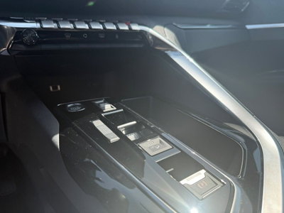 Peugeot 3008 Hybrid4 300 e-EAT8 Allure Pack (13)