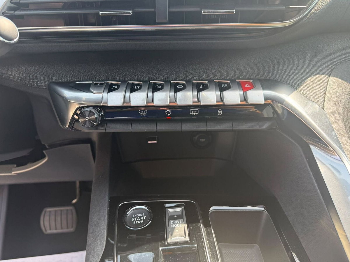 Peugeot 3008 Hybrid4 300 e-EAT8 Allure Pack (14)