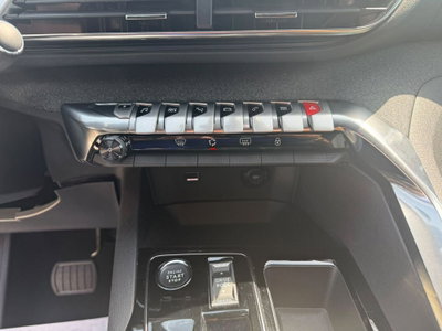 Peugeot 3008 Hybrid4 300 e-EAT8 Allure Pack (14)