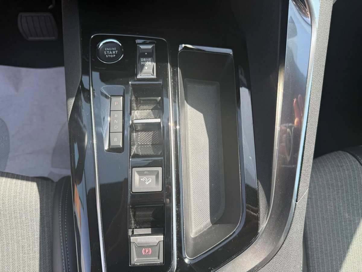 Peugeot 3008 Hybrid4 300 e-EAT8 Allure Pack (15)