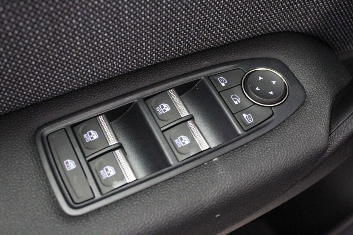Renault Captur 1.2 eco-g Techno 120cv (8)