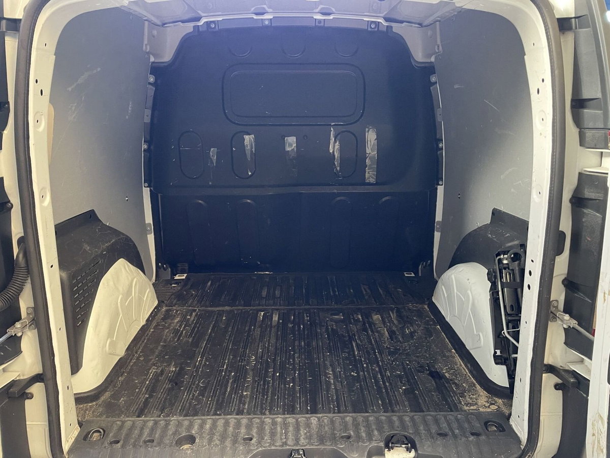 Renault Kangoo 1.5 dCi 75CV F.AP. 3p. Express Compact (6)