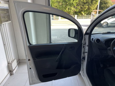 Renault Kangoo 1.5 dCi 75CV F.AP. 3p. Express Compact (8)